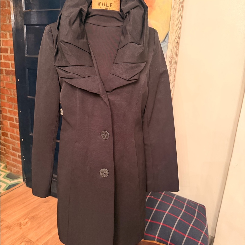 Tahari Black Coat with GORGEOUS Collar